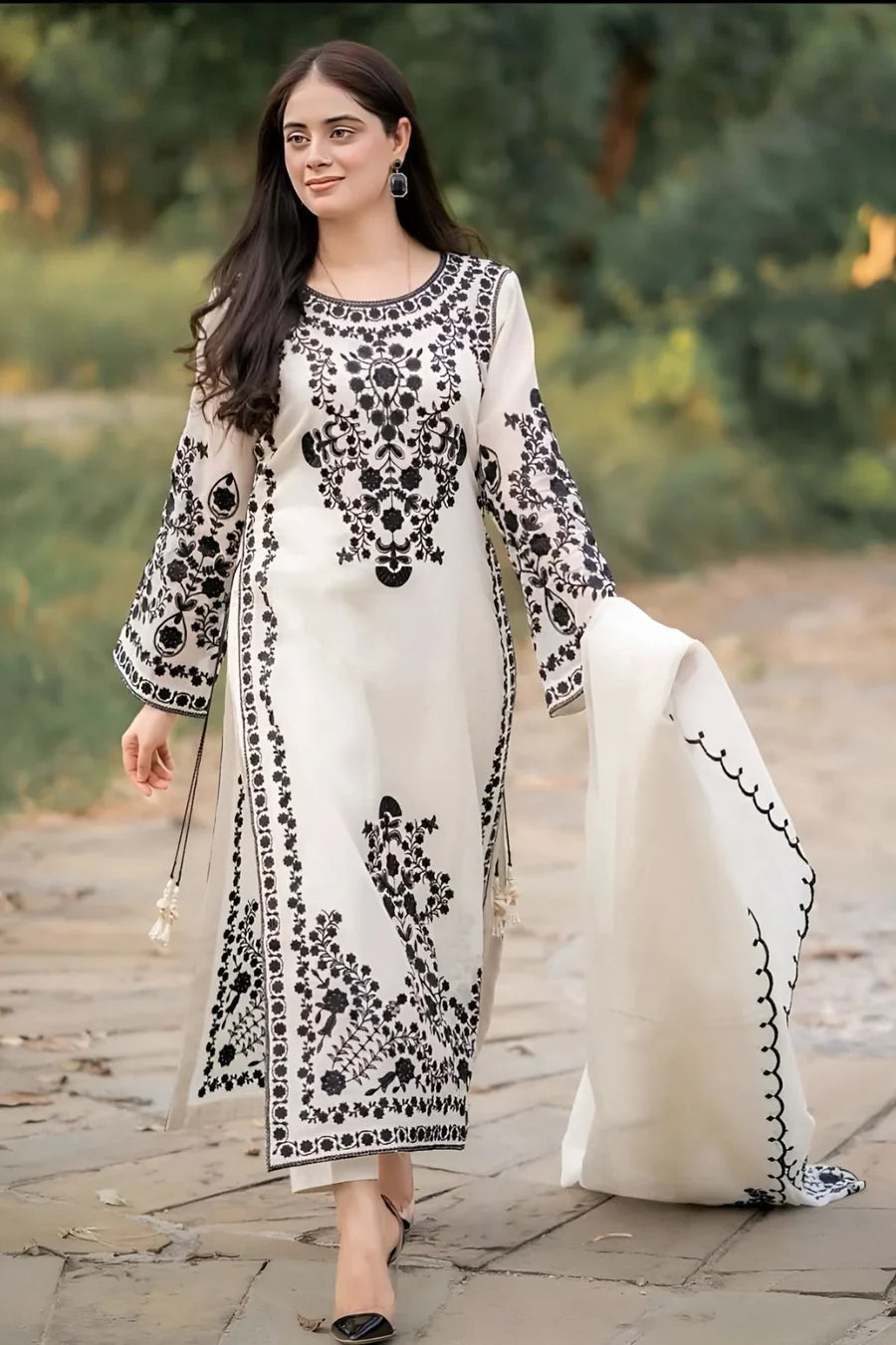 Lawn 3 Piece Embroidered Unstitched (Aisling)